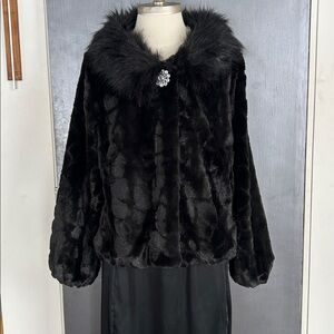 GORGEOUS Andrew Marc New York faux FUR !